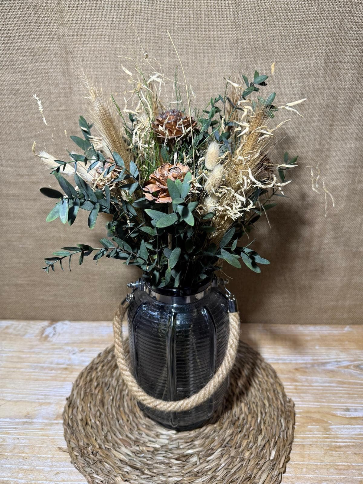 Ramo en jarrón azul - Imagen 1