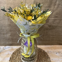 Ramo en tonos amarillos con jarrón - Imagen 1