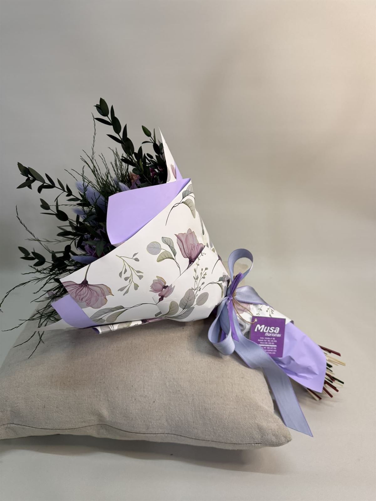 Ramo en tonos morados - Imagen 3