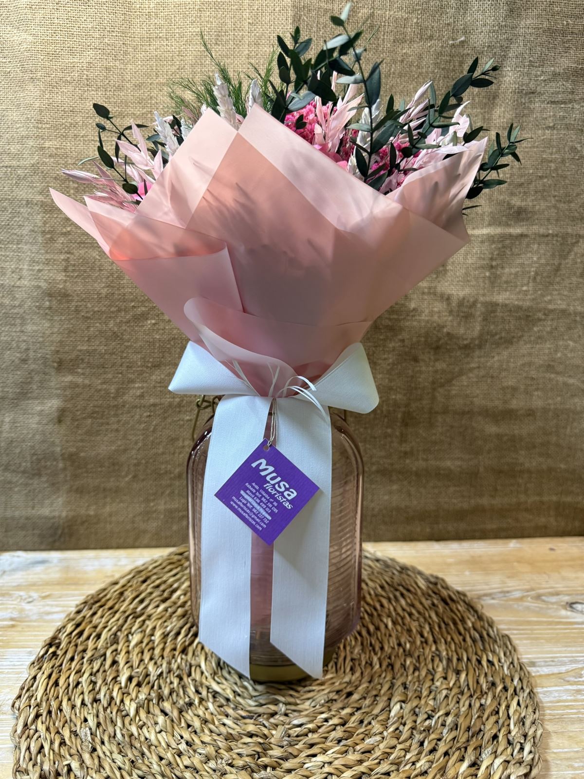 Ramo en tonos rosa en jarrón - Imagen 2