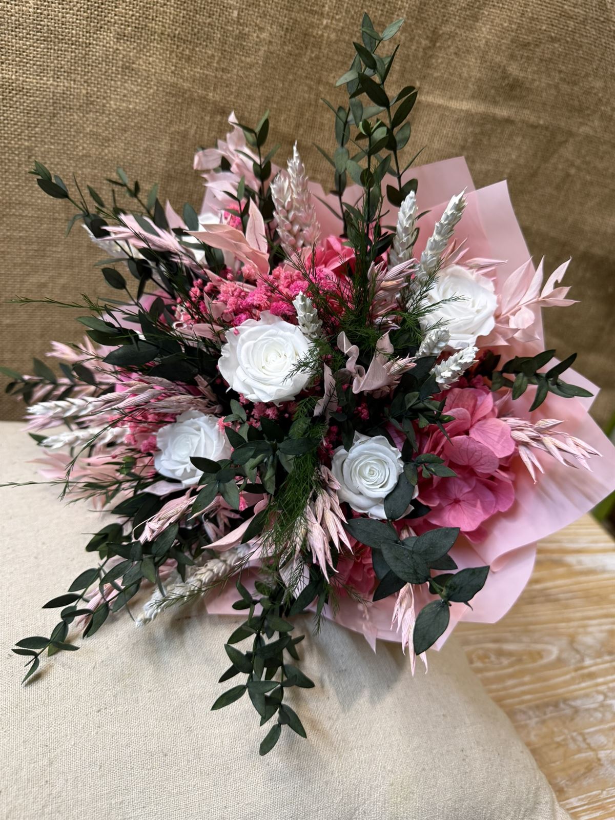 Ramo en tonos rosa - Imagen 3