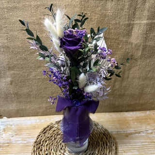 Ramo lila en jarrón - Imagen 1