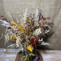Ramo otoñal en un jarrón verdoso - Imagen 2
