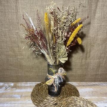 Ramo otoñal en un jarrón - Imagen 1