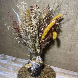 Ramo otoñal en un jarrón - Imagen 2