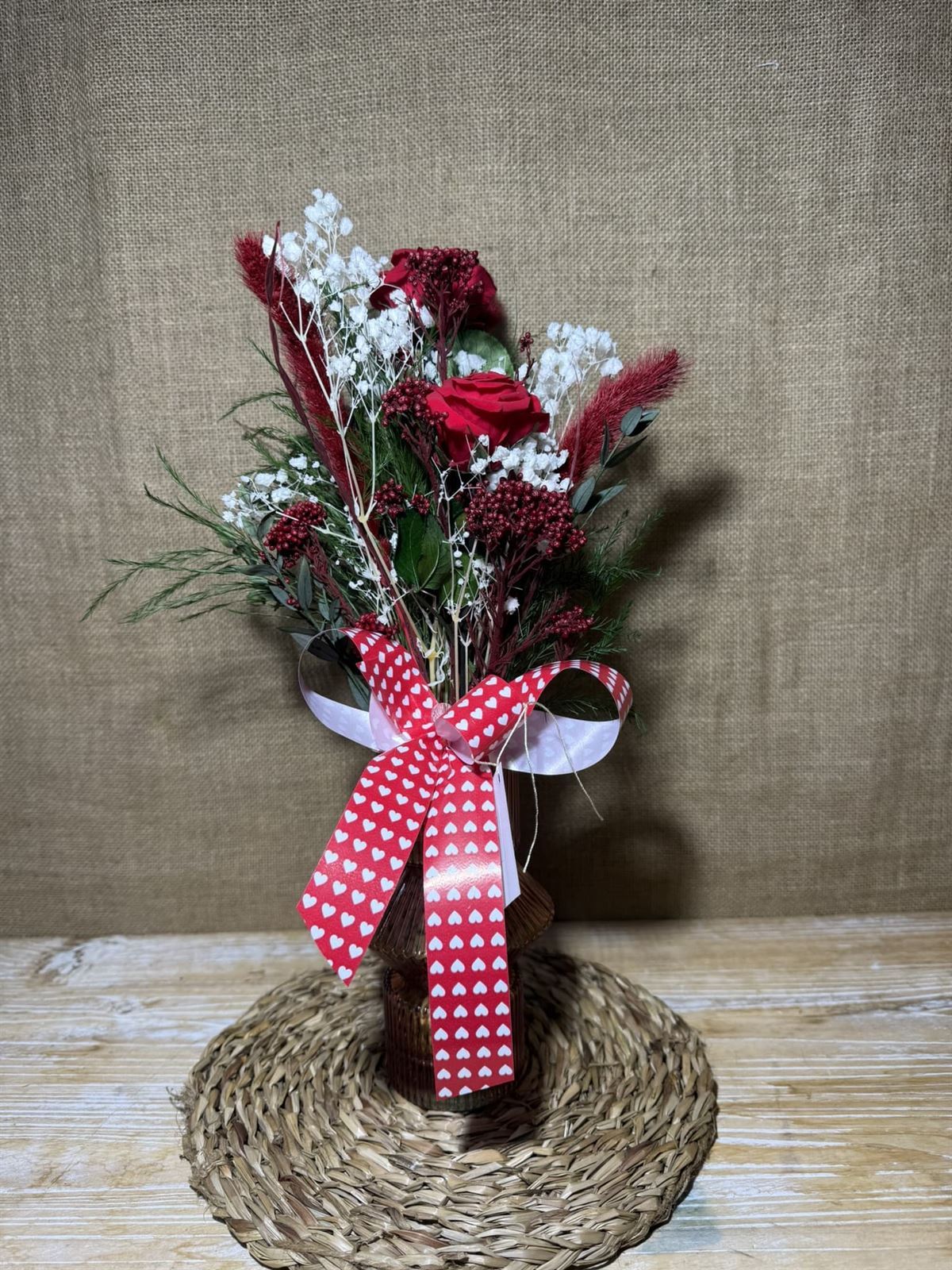 Ramo rojo en jarrón - Imagen 2