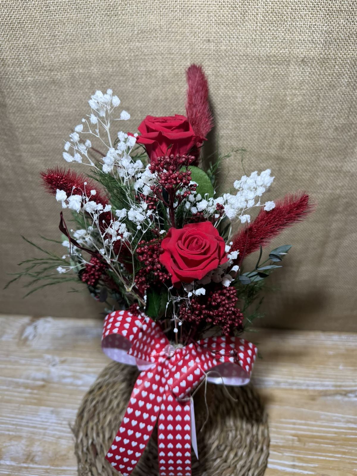 Ramo rojo en jarrón - Imagen 3