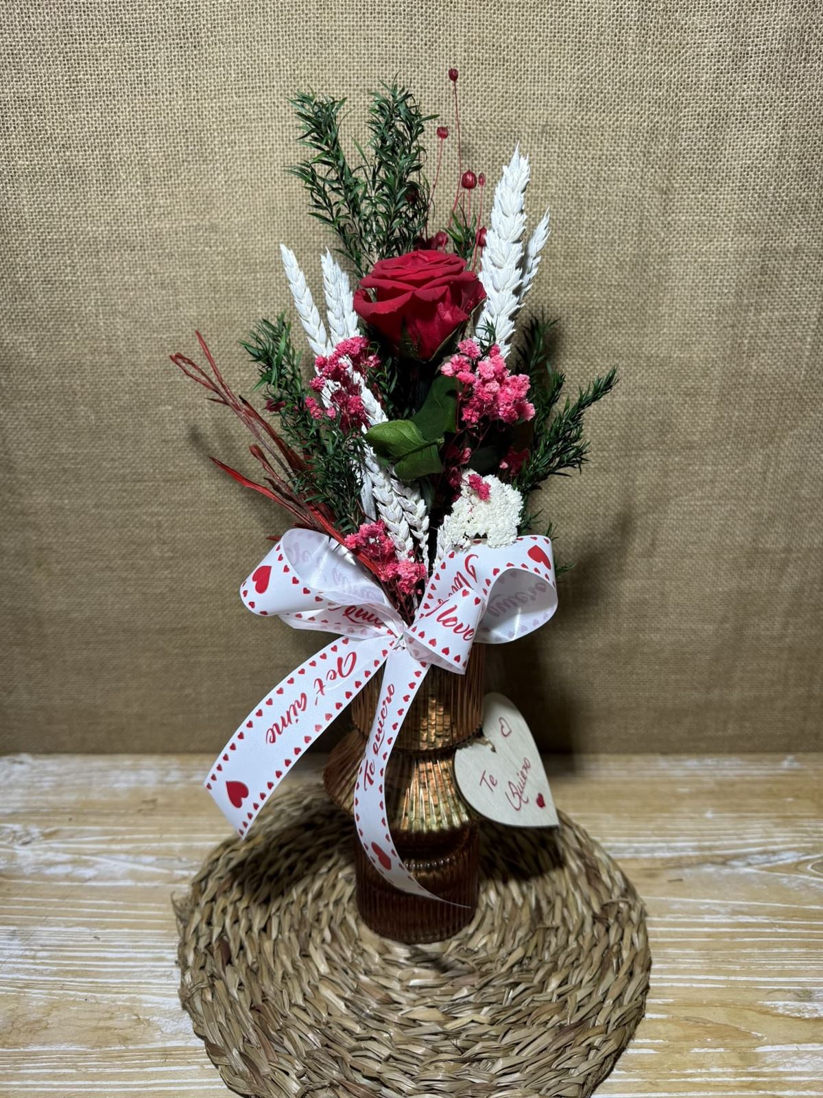 Ramo rojo en jarrón - Imagen 2