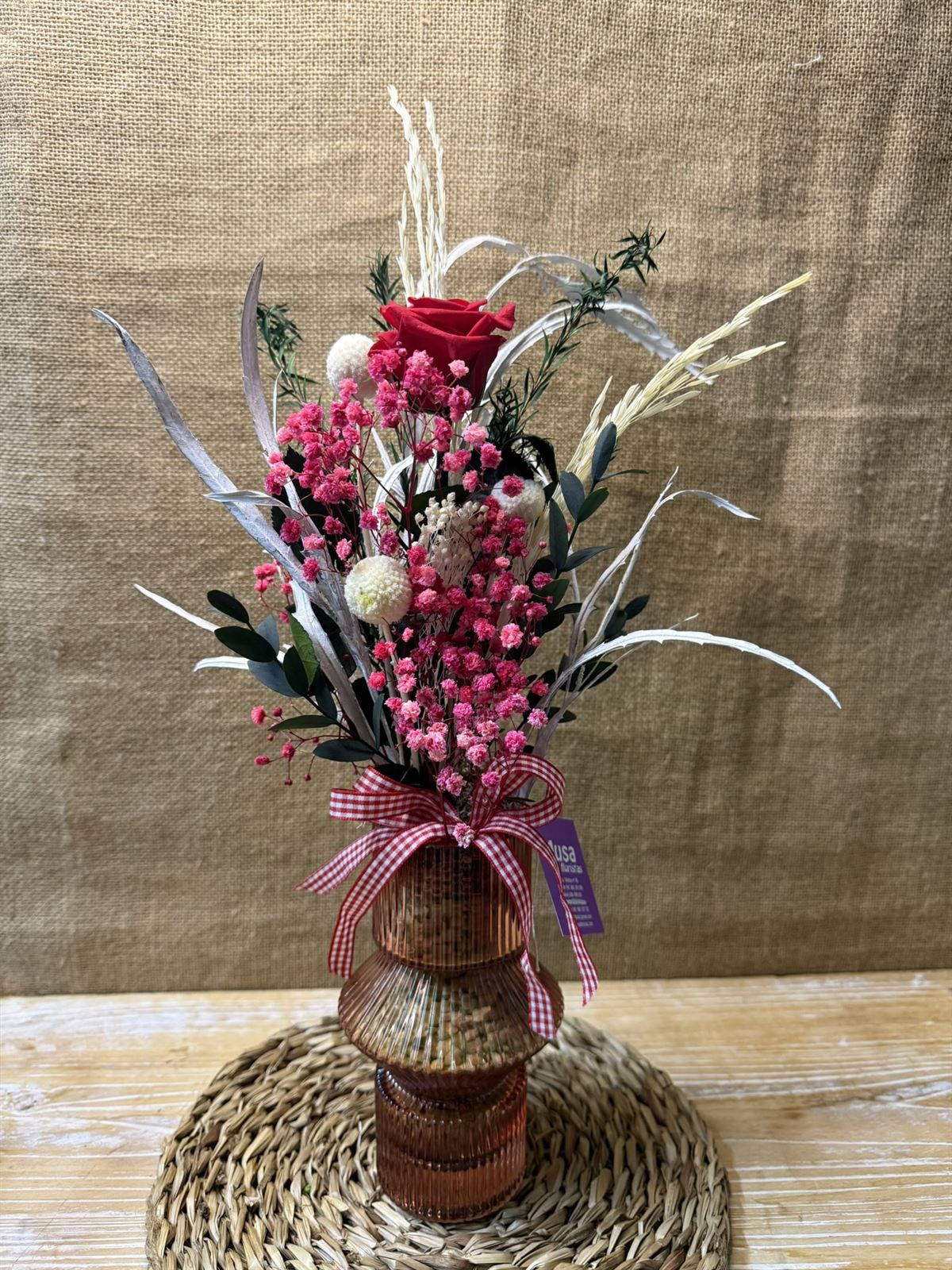 Ramo rojo en jarrón - Imagen 1