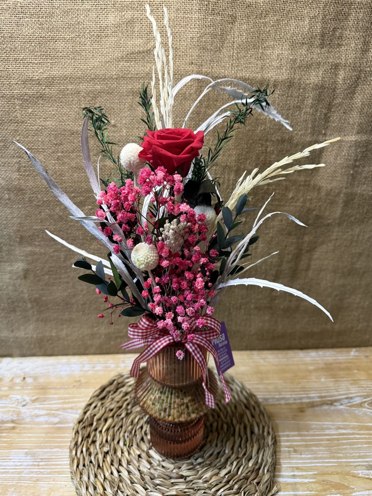 Ramo rojo en jarrón - Imagen 2