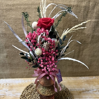 Ramo rojo en jarrón - Imagen 2