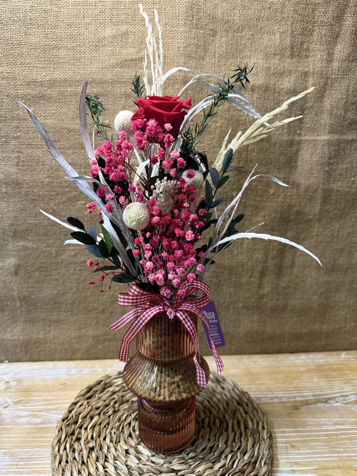 Ramo rojo en jarrón - Imagen 3