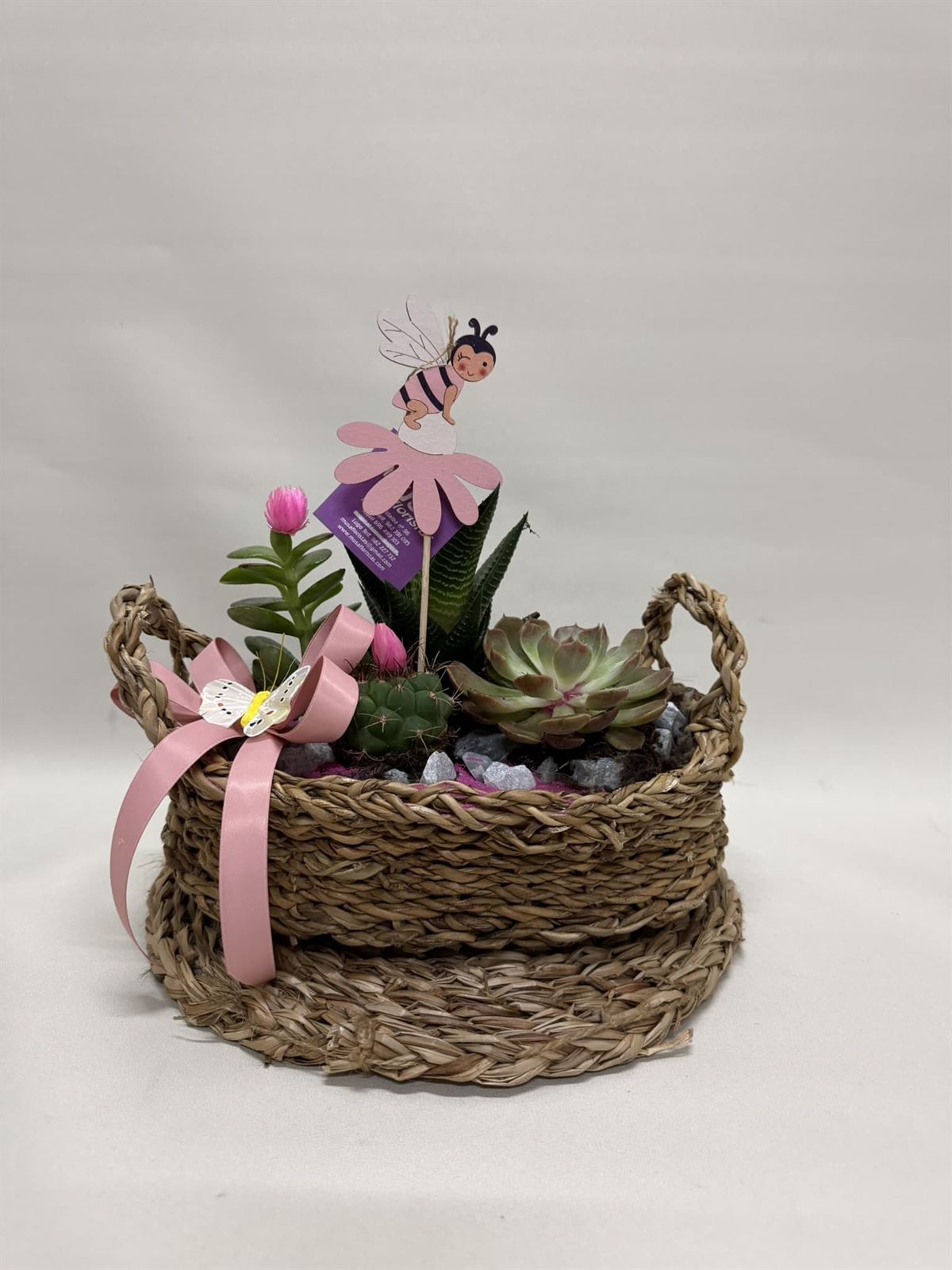 Terrario en base de mimbre en tonos rosa - Imagen 1