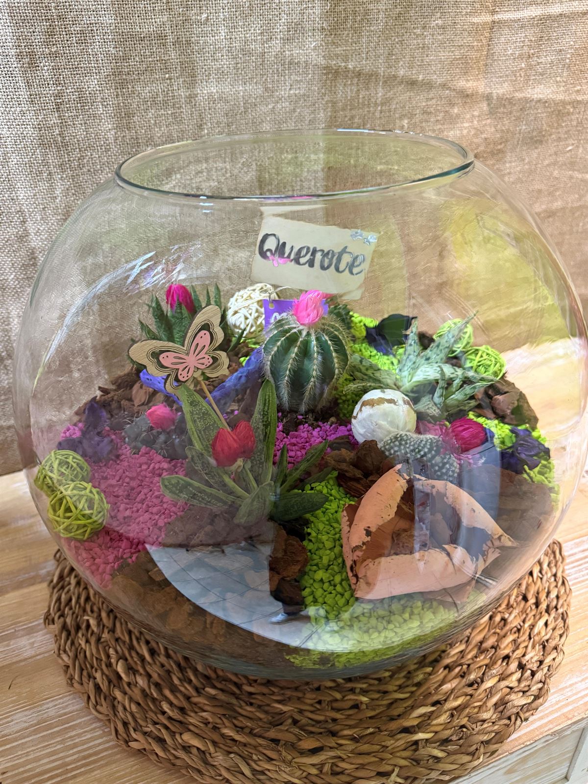 Terrario en pecera de cristal en tonos rosa - Imagen 2