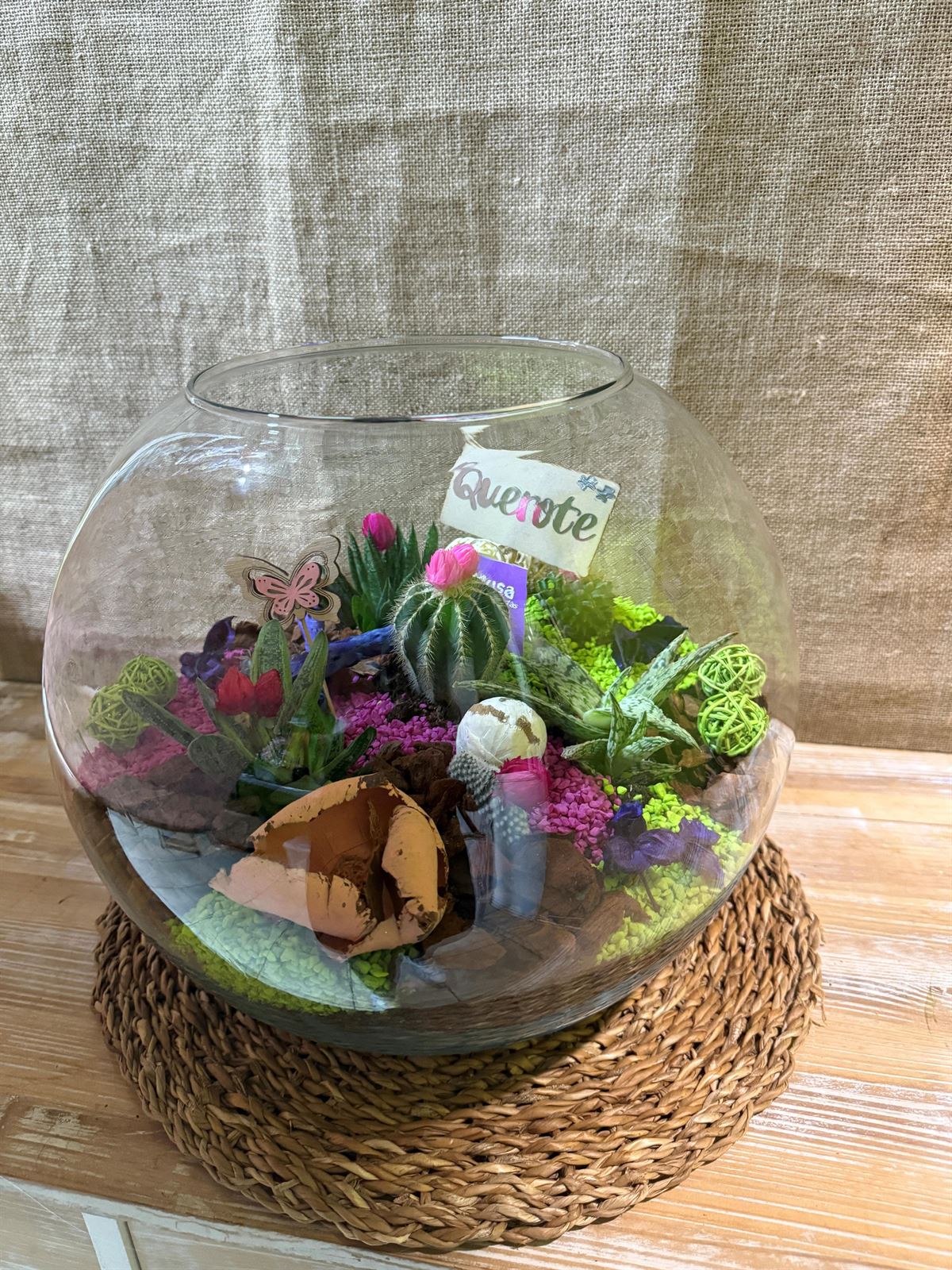 Terrario en pecera de cristal en tonos rosa - Imagen 3