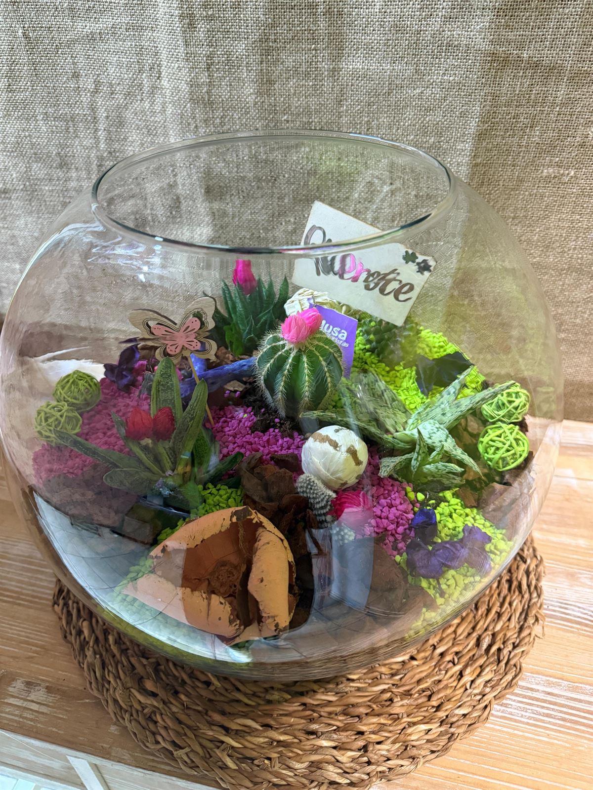 Terrario en pecera de cristal en tonos rosa - Imagen 4