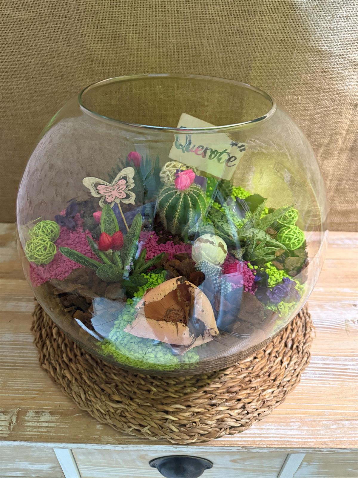 Terrario en pecera de cristal en tonos rosa - Imagen 6