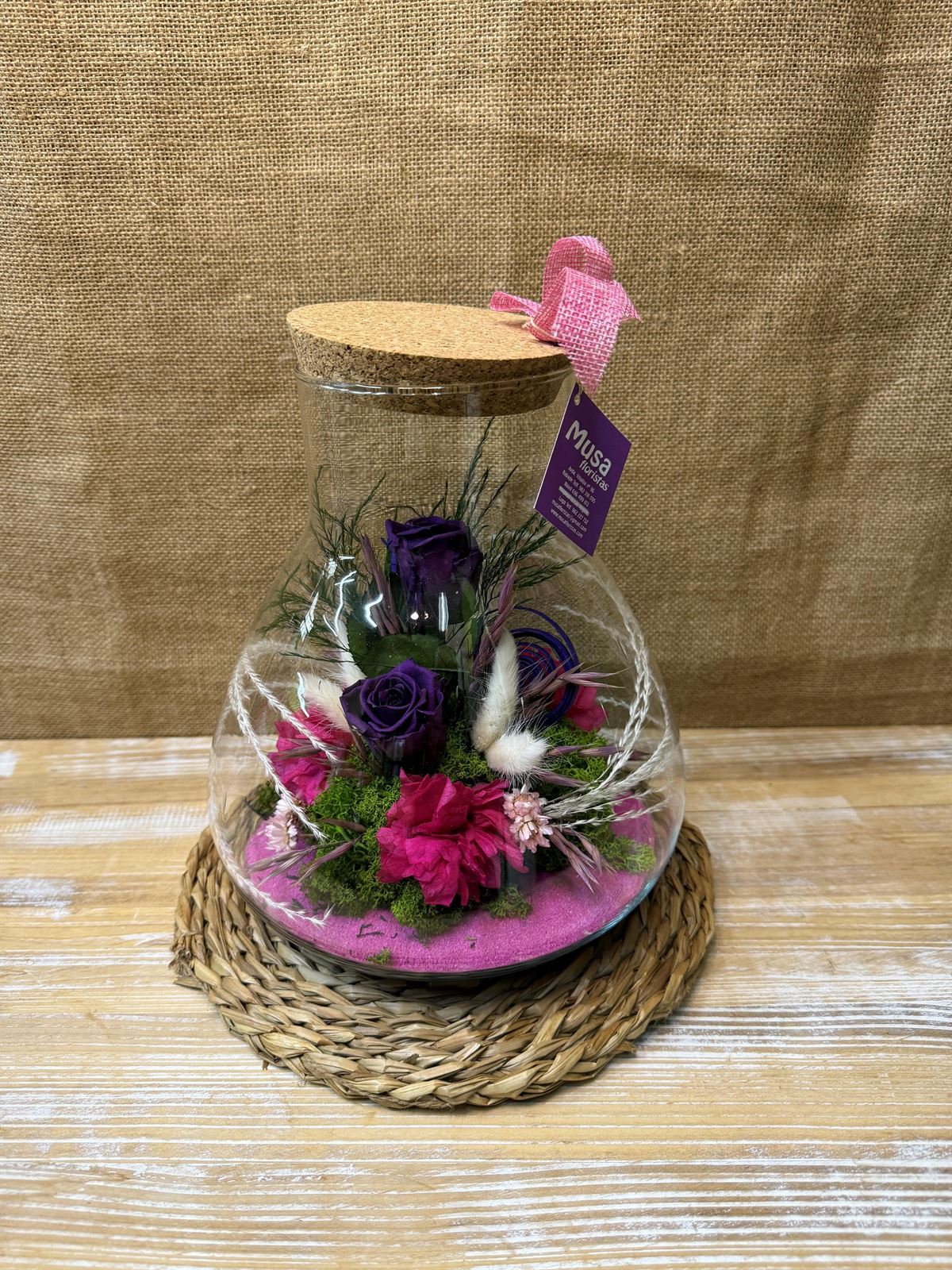 Terrarium con tapa de corcho en tonos lila y fucsia - Imagen 1