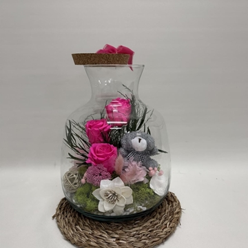 Terrarium en tonos fucsia con peluche - Imagen 1