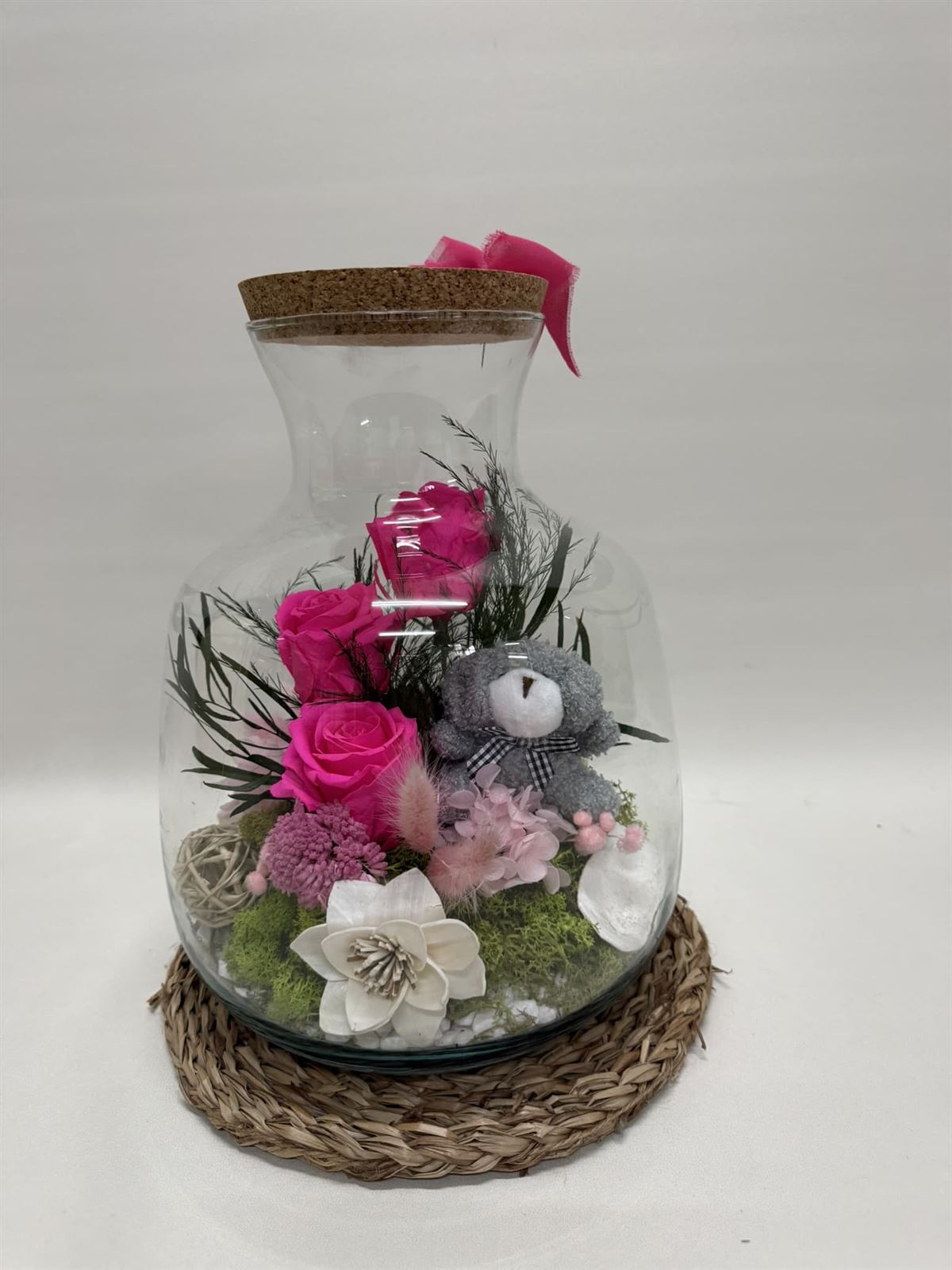 Terrarium en tonos fucsia con peluche - Imagen 4