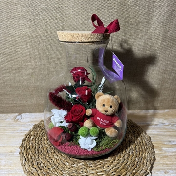 Terrarium en tonos rojos con peluche - Imagen 1
