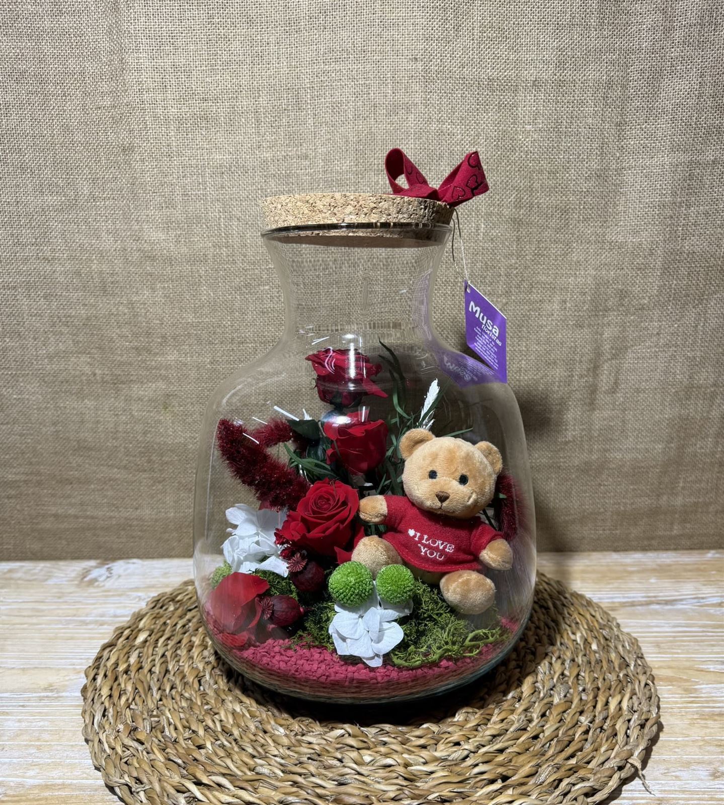 Terrarium en tonos rojos con peluche - Imagen 3