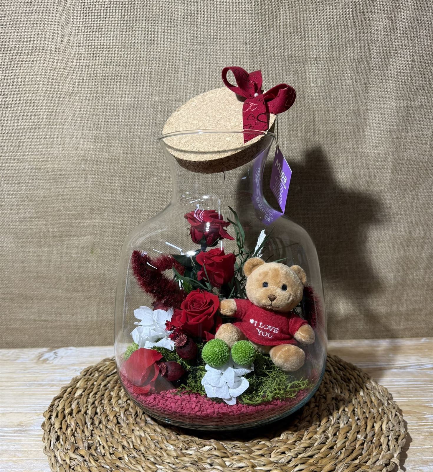 Terrarium en tonos rojos con peluche - Imagen 4