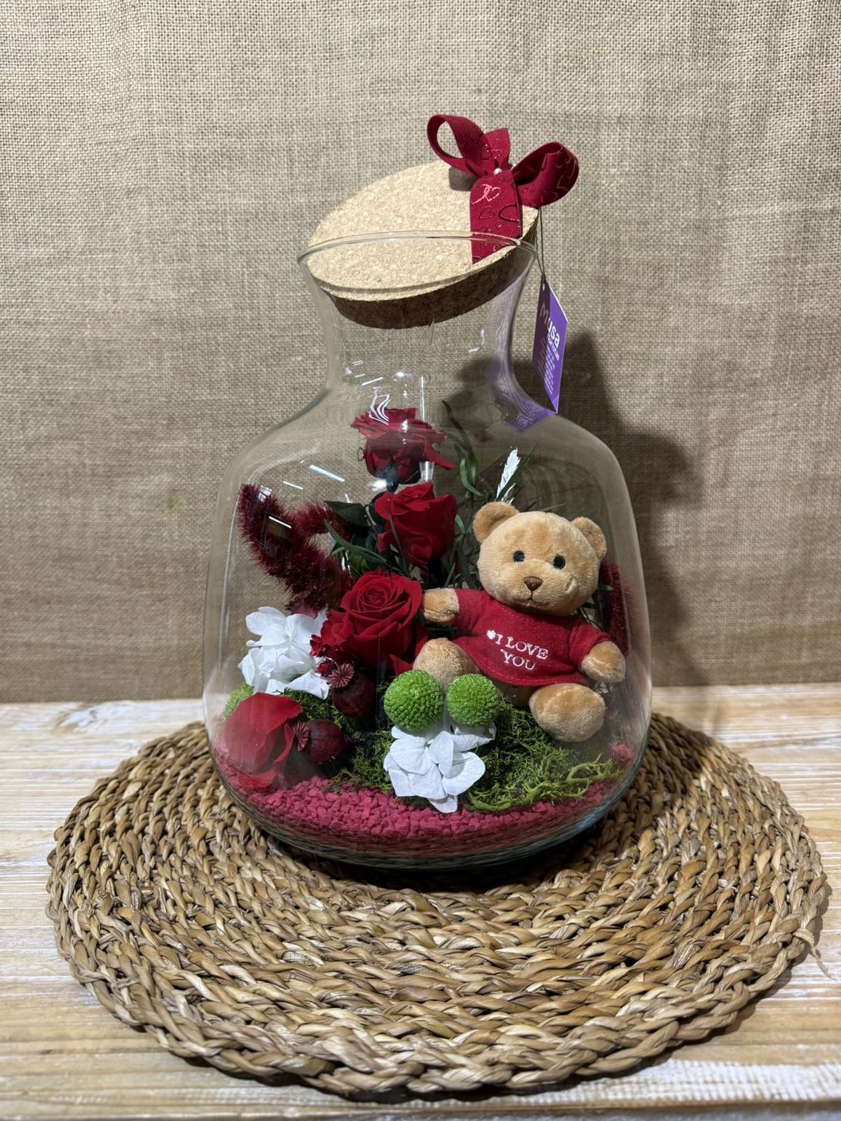 Terrarium en tonos rojos con peluche - Imagen 5