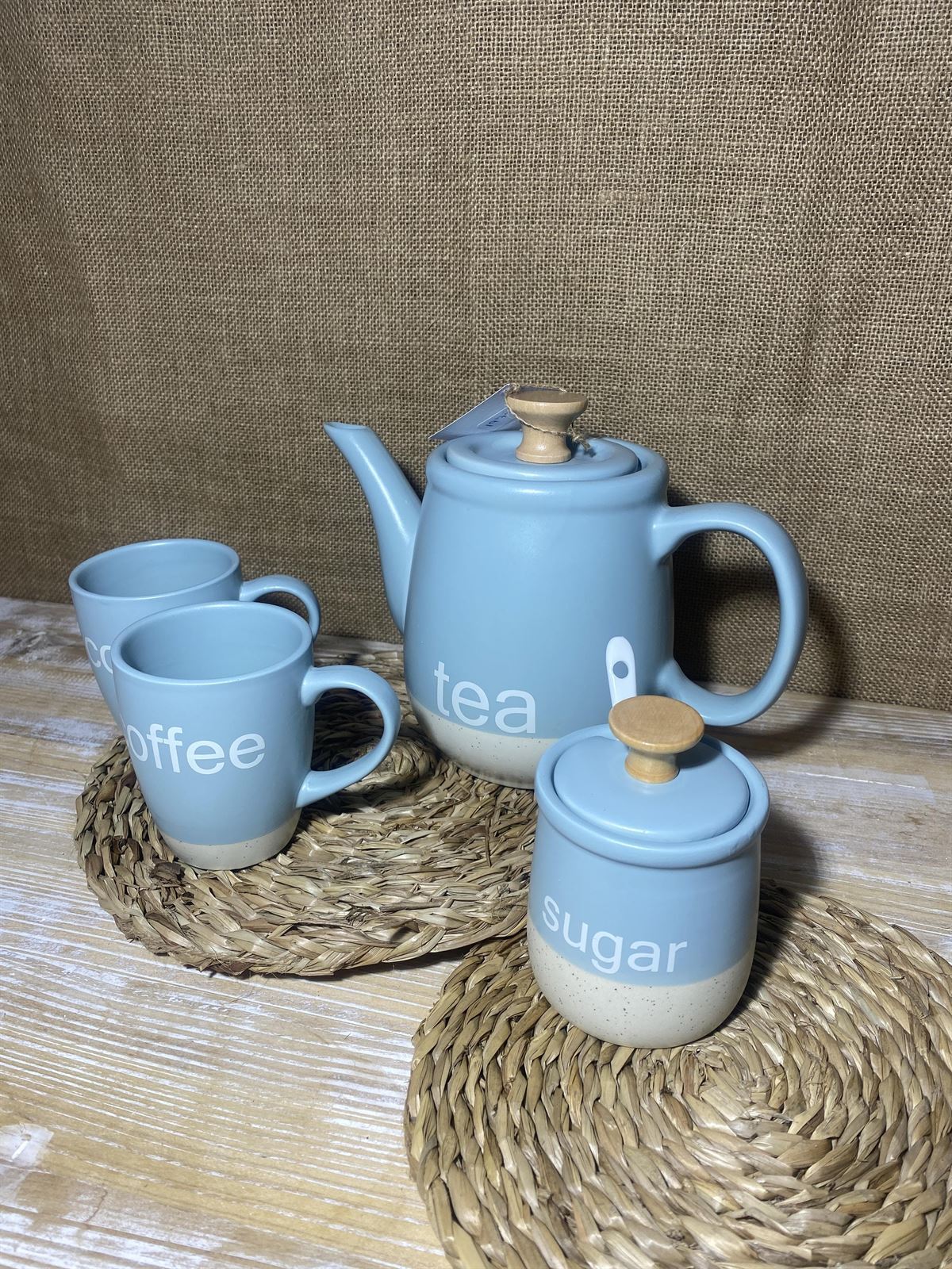 Tetera, tazas azules y azucarero - Imagen 1