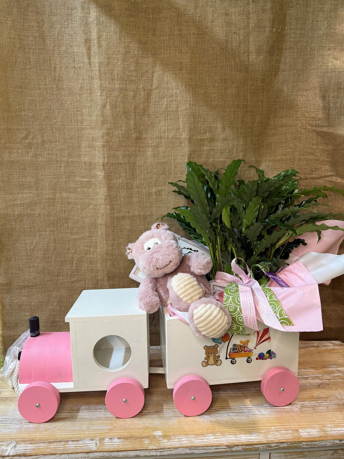 Tren de madera color rosa - Imagen 2